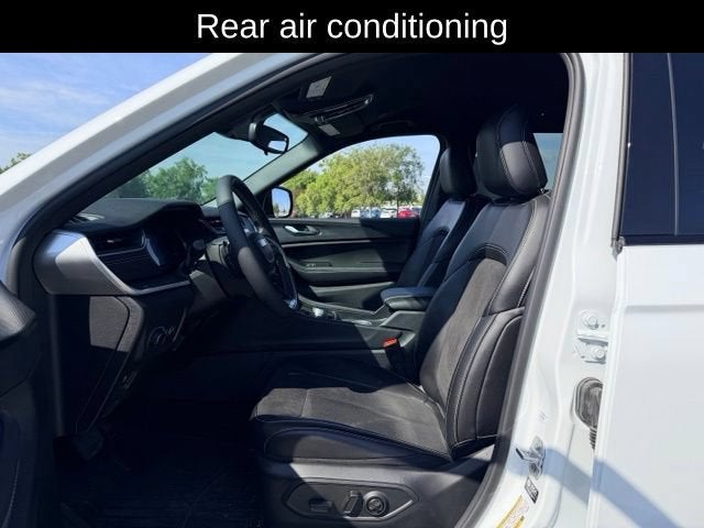 2025 Jeep Grand Cherokee L Altitude 4x4