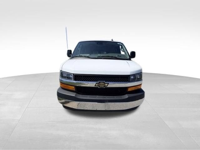 2025 Chevrolet Express Passenger 1LT