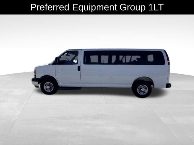 2025 Chevrolet Express Passenger 1LT