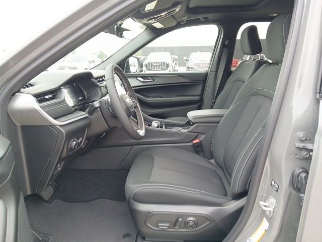 2027 Jeep Grand Cherokee GRAND CHEROKEE LAREDO X 4X4