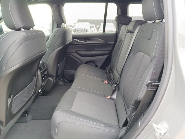 2027 Jeep Grand Cherokee GRAND CHEROKEE LAREDO X 4X4