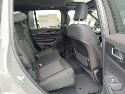 2027 Jeep Grand Cherokee GRAND CHEROKEE LAREDO X 4X4