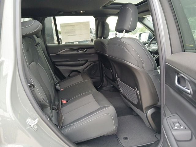 2027 Jeep Grand Cherokee GRAND CHEROKEE LAREDO X 4X4