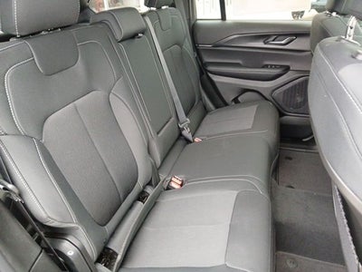 2027 Jeep Grand Cherokee GRAND CHEROKEE LAREDO X 4X4
