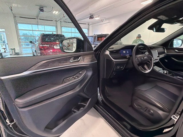 2027 Jeep Grand Cherokee GRAND CHEROKEE LIMITED 4X4