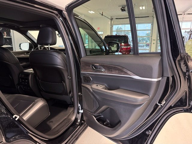 2027 Jeep Grand Cherokee GRAND CHEROKEE LIMITED 4X4