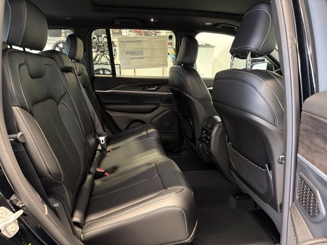 2027 Jeep Grand Cherokee GRAND CHEROKEE LIMITED 4X4