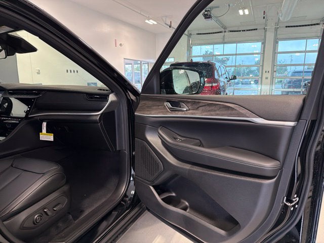 2027 Jeep Grand Cherokee GRAND CHEROKEE LIMITED 4X4