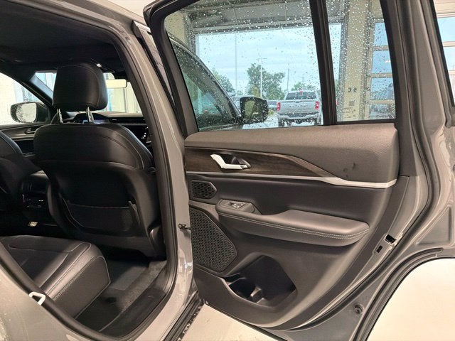 2027 Jeep Grand Cherokee GRAND CHEROKEE LIMITED 4X4