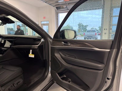 2027 Jeep Grand Cherokee GRAND CHEROKEE LIMITED 4X4