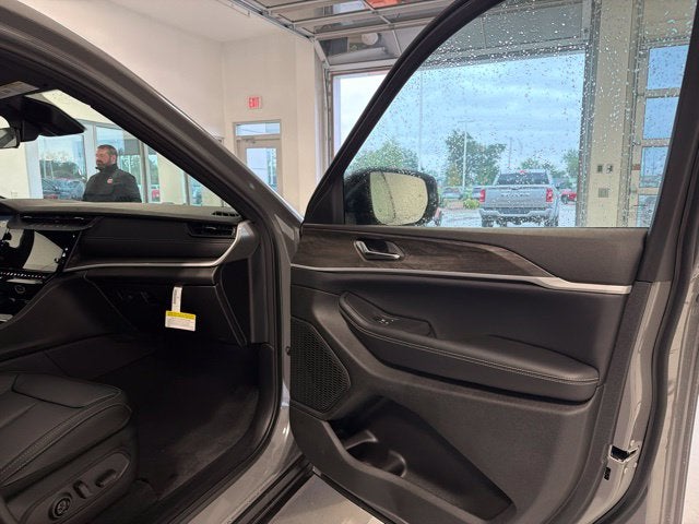 2027 Jeep Grand Cherokee GRAND CHEROKEE LIMITED 4X4