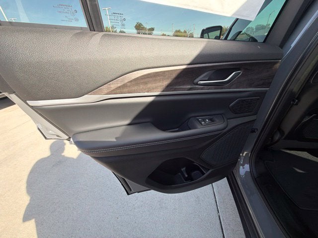 2027 Jeep Grand Cherokee GRAND CHEROKEE LIMITED 4X4