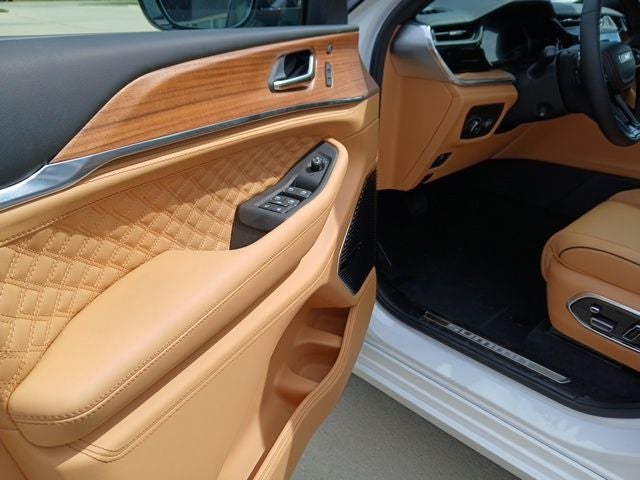 2027 Jeep Grand Cherokee Summit