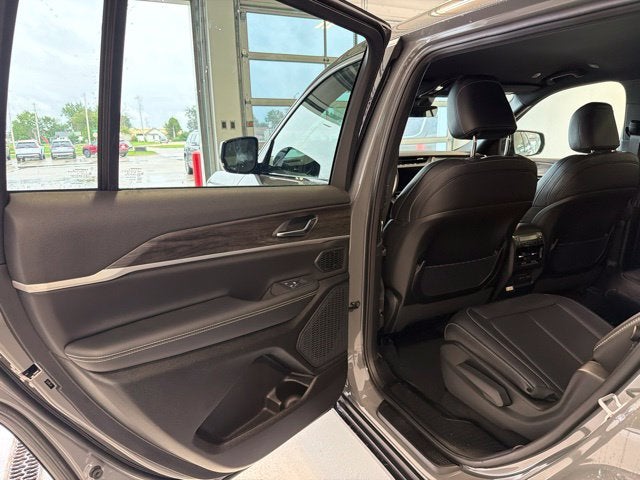 2027 Jeep Grand Cherokee GRAND CHEROKEE L LIMITED 4X4