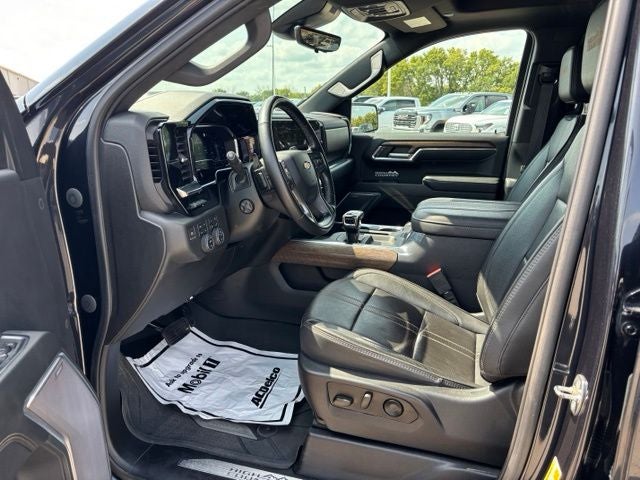 2023 Chevrolet Silverado 1500 4WD Crew Cab Short Bed High Country