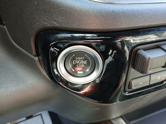 2023 Chevrolet Silverado 1500 4WD Crew Cab Short Bed High Country