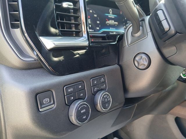 2023 Chevrolet Silverado 1500 4WD Crew Cab Short Bed High Country