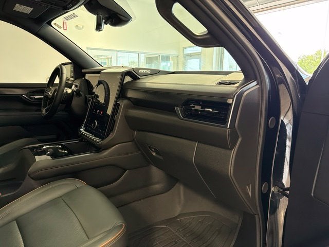 2025 GMC Yukon XL 4WD AT4
