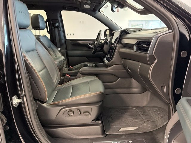 2025 GMC Yukon XL 4WD AT4