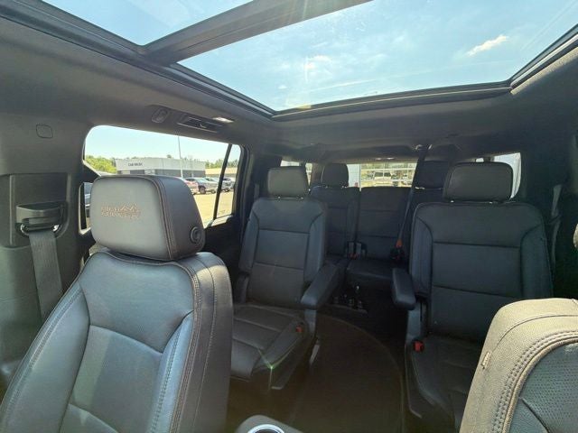 2022 Chevrolet Suburban 4WD High Country