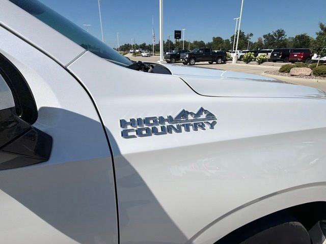 2022 Chevrolet Suburban 4WD High Country