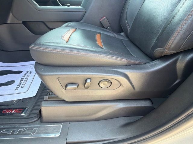 2025 GMC Sierra 2500HD 4WD Crew Cab Standard Bed AT4