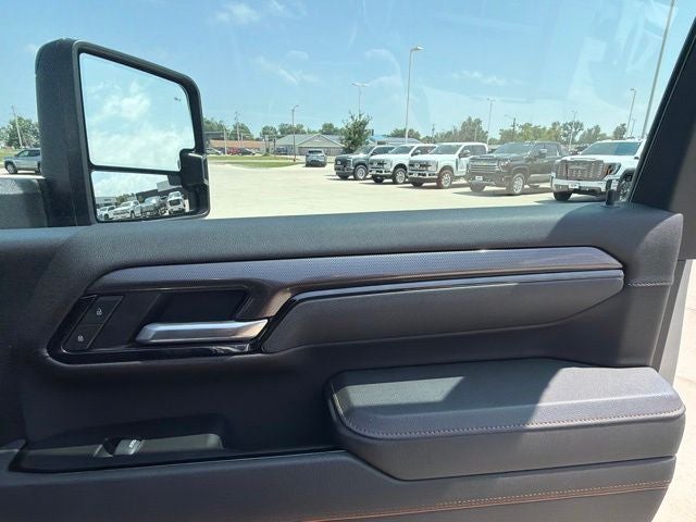 2025 GMC Sierra 2500HD 4WD Crew Cab Standard Bed AT4
