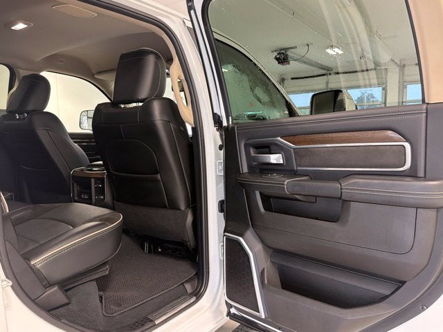2022 RAM 2500 Laramie Crew Cab 4x4 6'4' Box