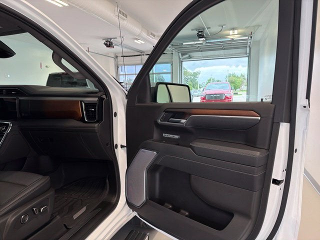 2025 GMC Sierra 1500 4WD Crew Cab Short Box Denali