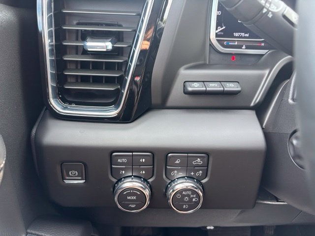 2023 GMC Sierra 1500 4WD Crew Cab Short Box Denali