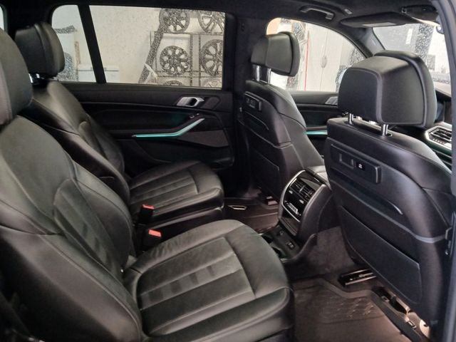 2022 BMW X7 M50i